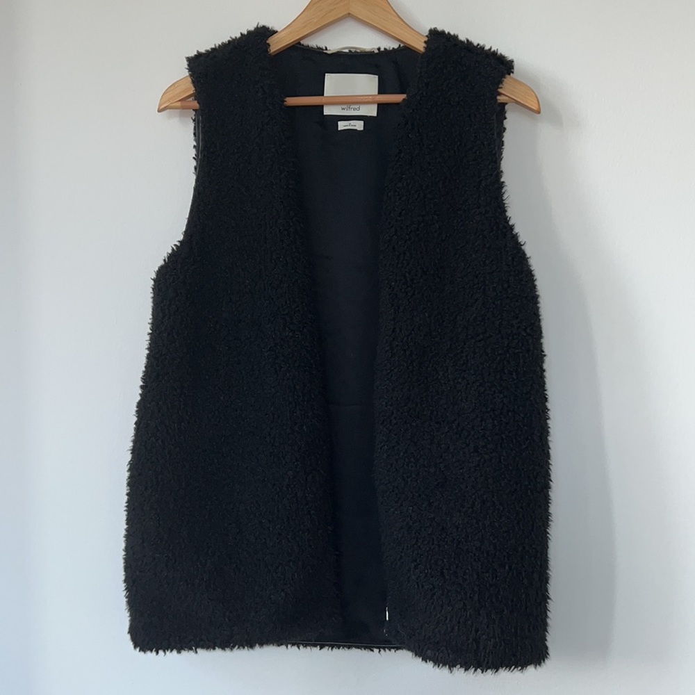 Aritzia Babaton Black Teddy Vest